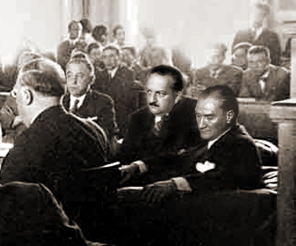 Atatürk ve Mahmut Esat Bozkurt